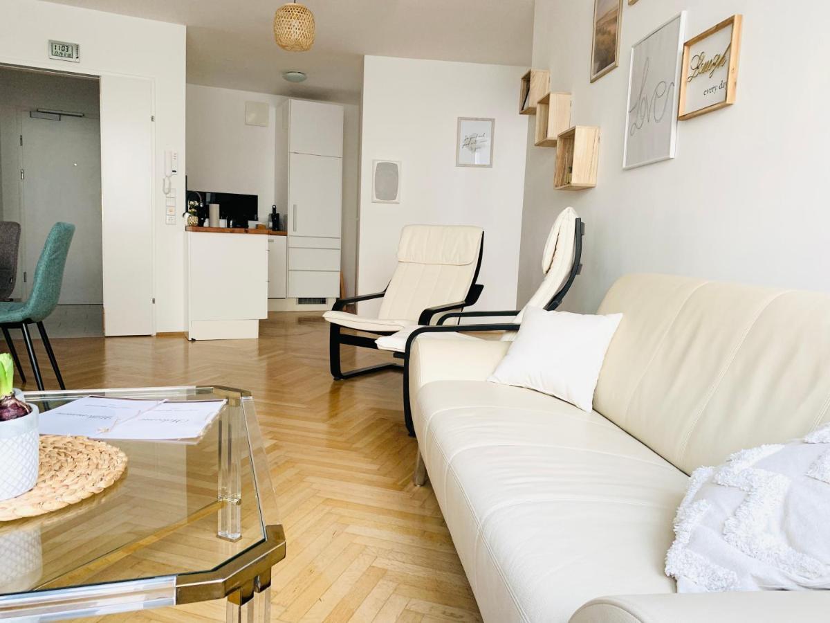 Ruhige Wohnung Im Gasometer Wien *Wifi*U3*Netflix* Exterior photo